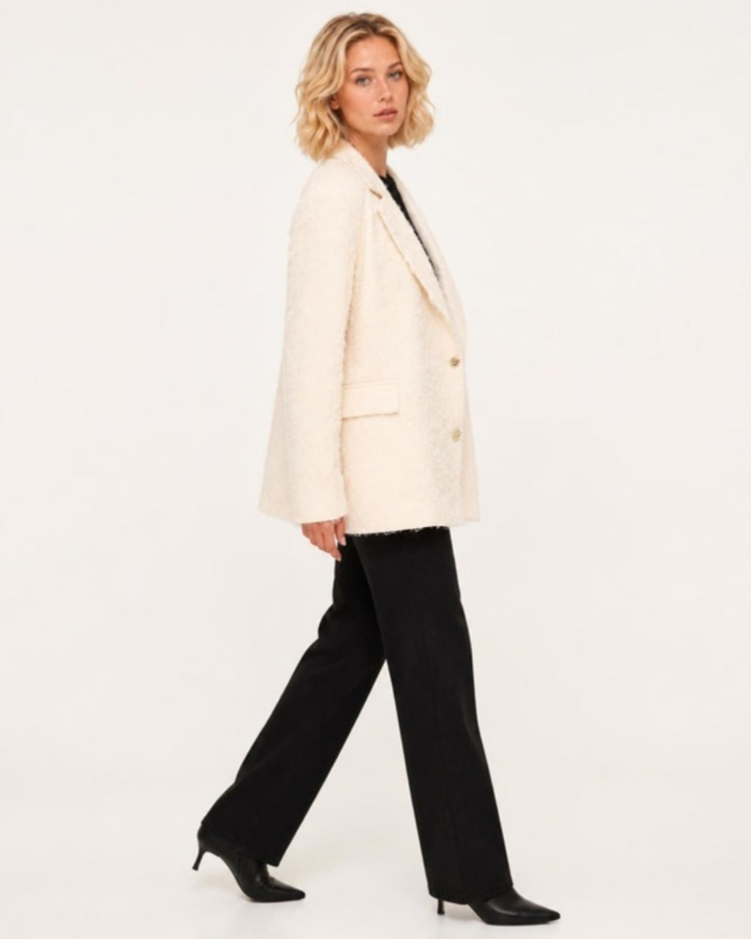 Fenna Ruimvallende Blazer Crème - zijaanzicht