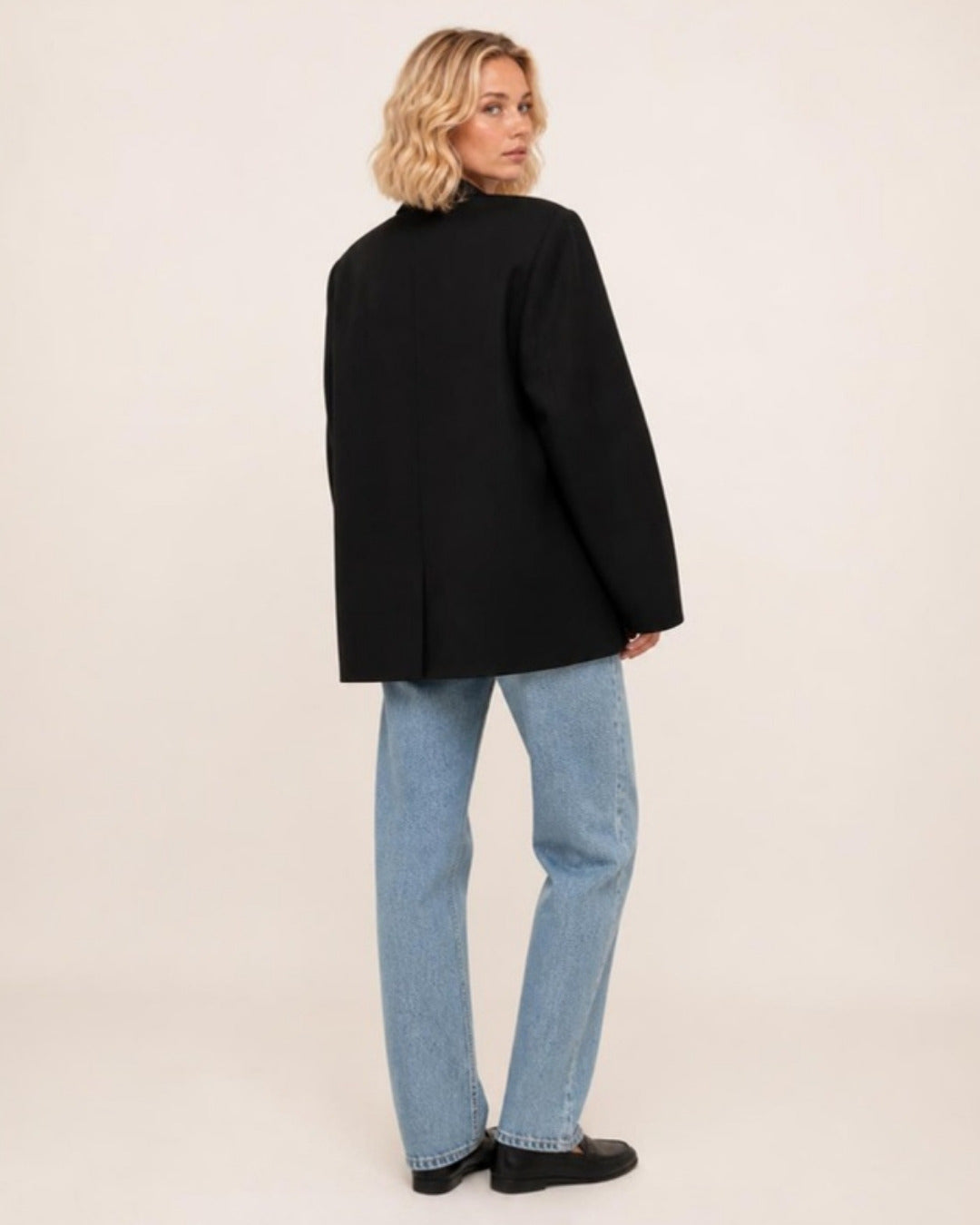 Fenna Ruimvallende Blazer Zwart - achterkant