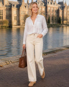 Fenna Wijde Jeans Beige - lifestyle
