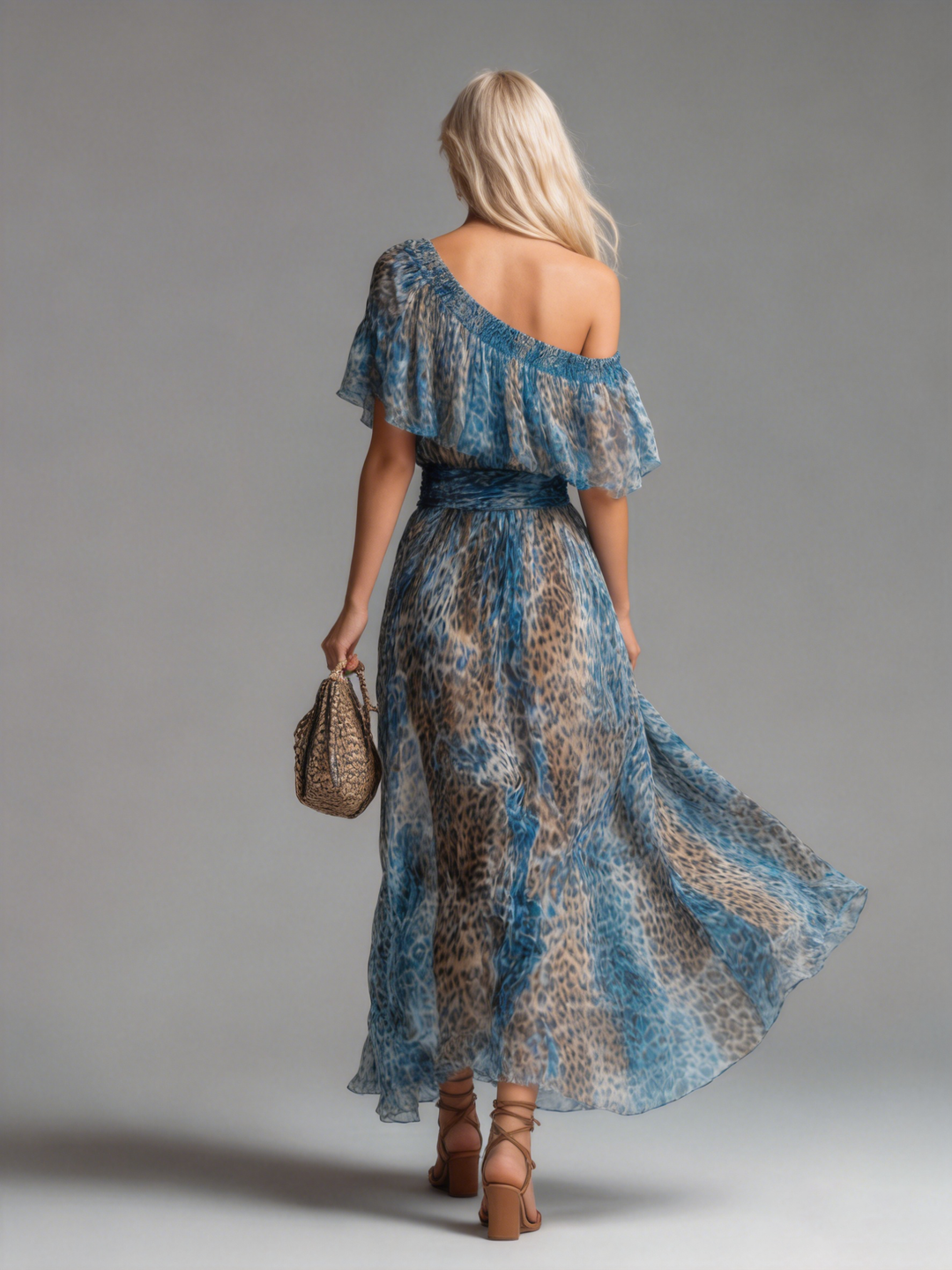 Lauren - Lange chiffon jurk met luipaardprint en blote schouders