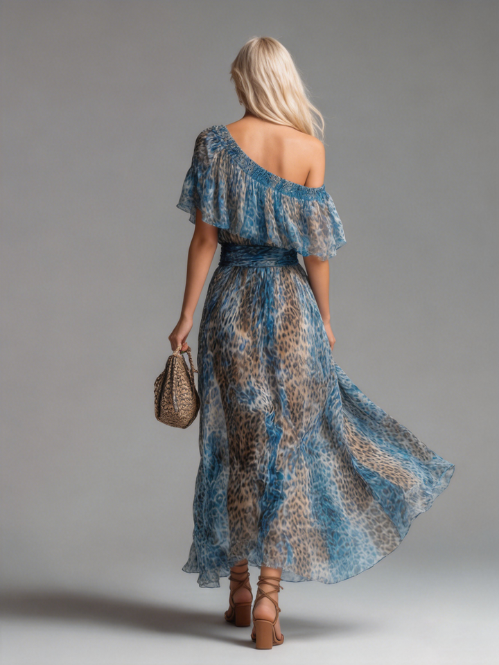Lauren - Lange chiffon jurk met luipaardprint en blote schouders